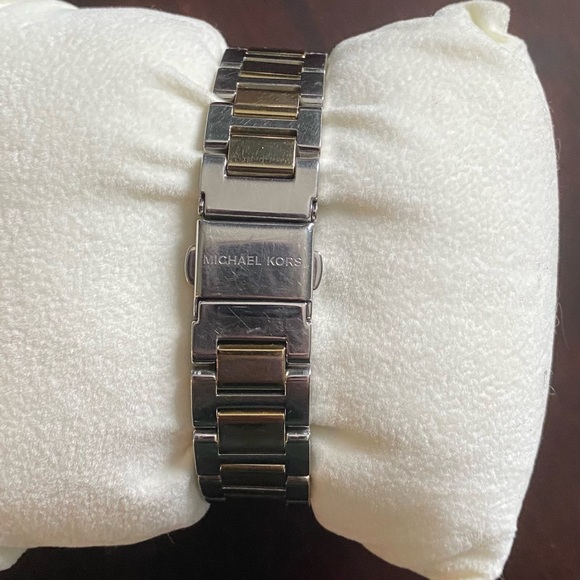 Elegant Silver and Gold Tone Michael Kors Wristwatch - Picture 7 of 10